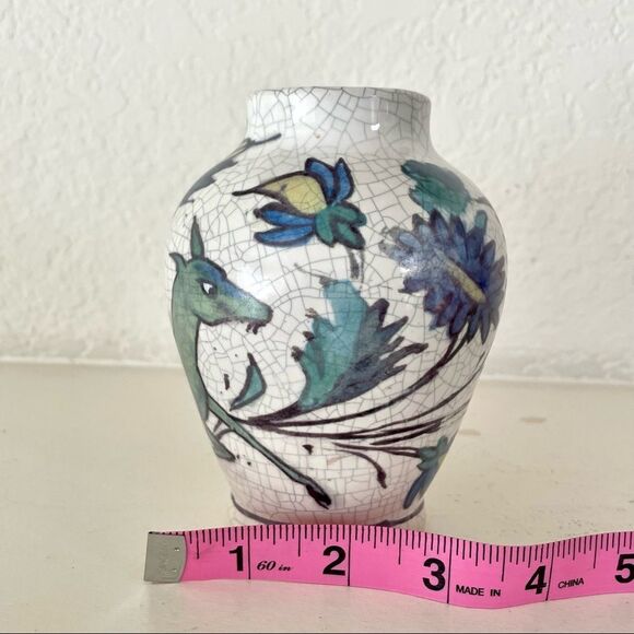 Small pottery barn white vase with flowers and animal - Picture 6 of 10